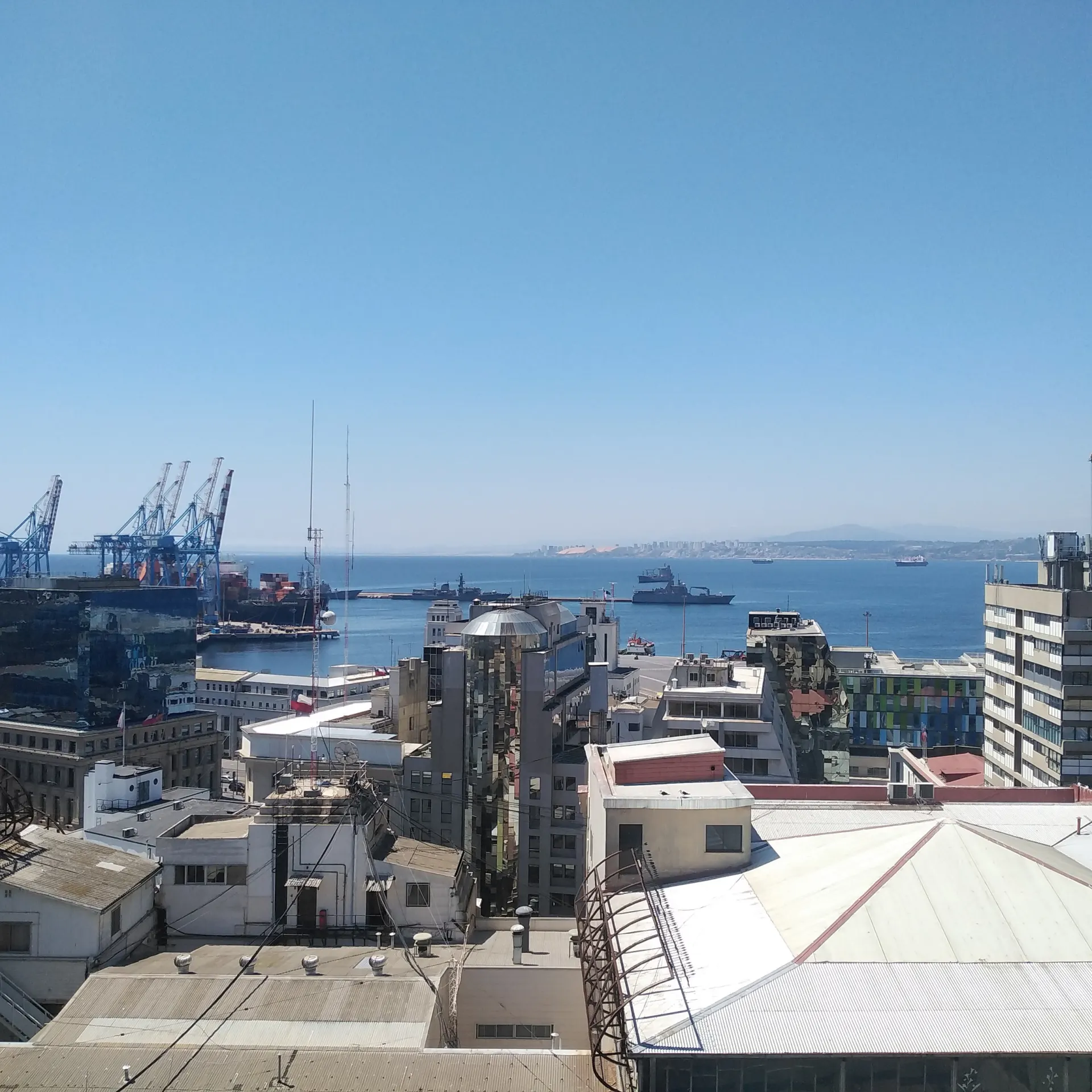Vista de la bahía de Valparaíso desde la oficina