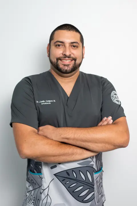 Dr. Camilo Campos M.