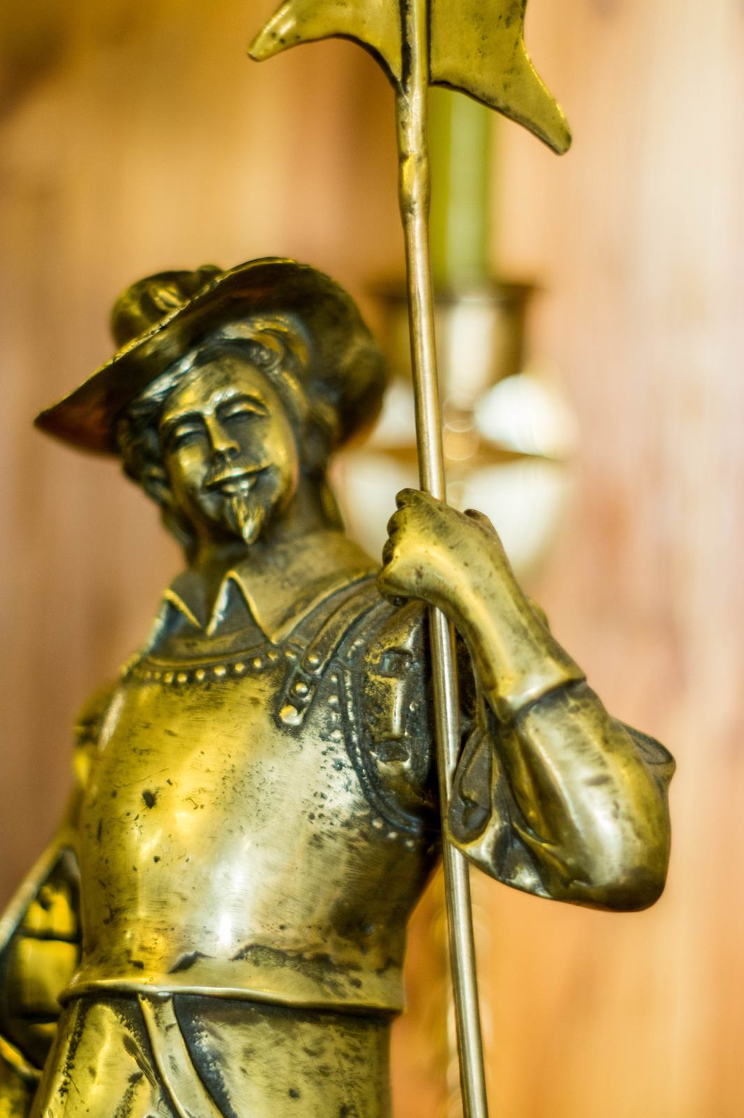 Figura de bronce de un hidalgo